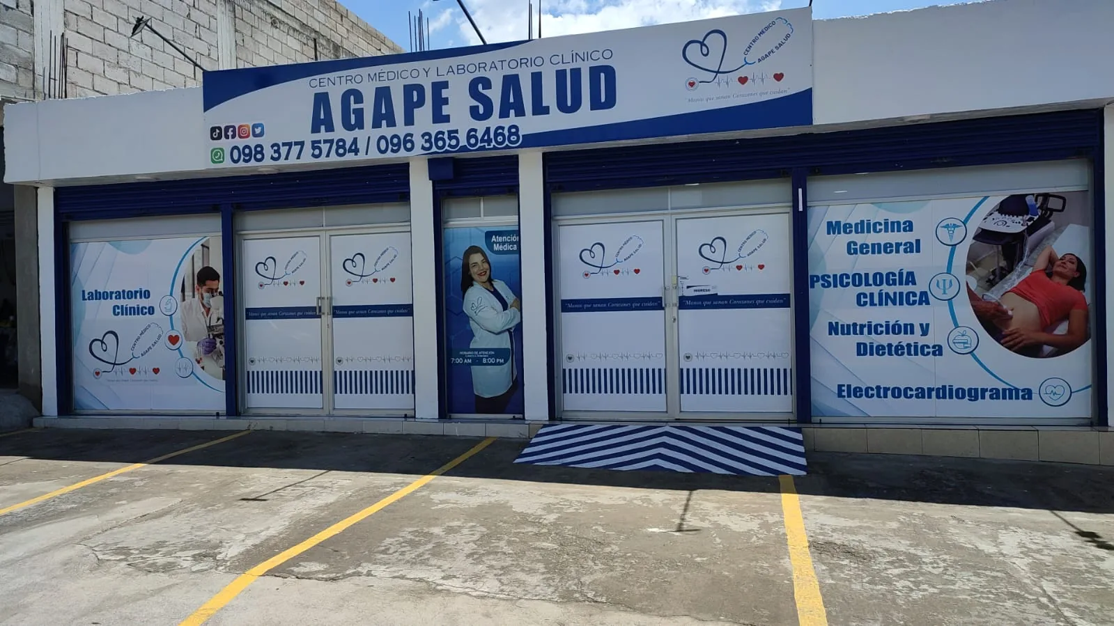 Fachada del Centro Médico y Laboratorio Ágape Salud, Llano Grande